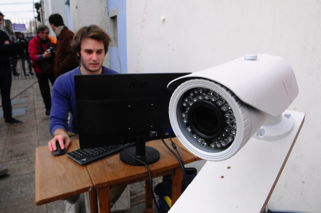 Demostración de las cámaras de Itech en el Parque Central. Foto: Marcelo Bonjour.
