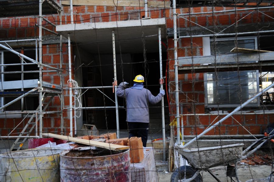 El eterno femenino de una imaginativa pintora