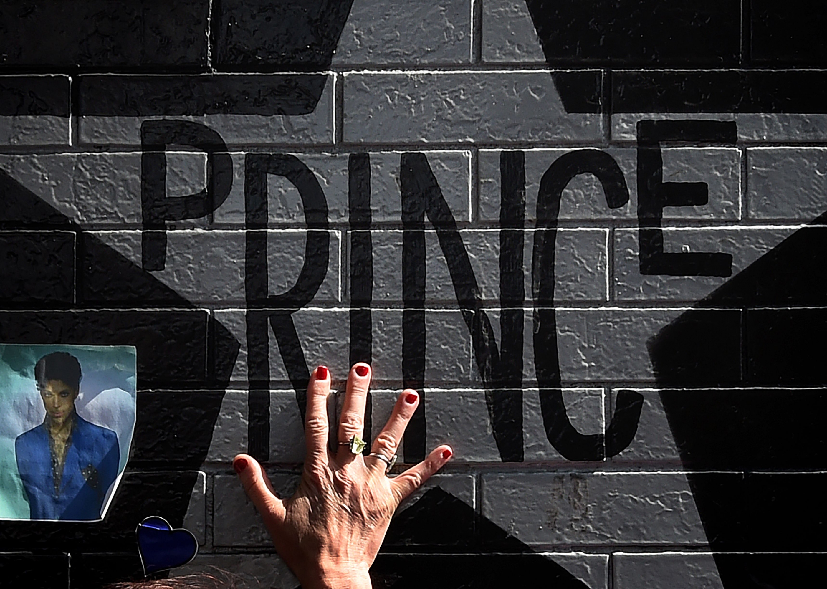 El eterno femenino de una imaginativa pintora