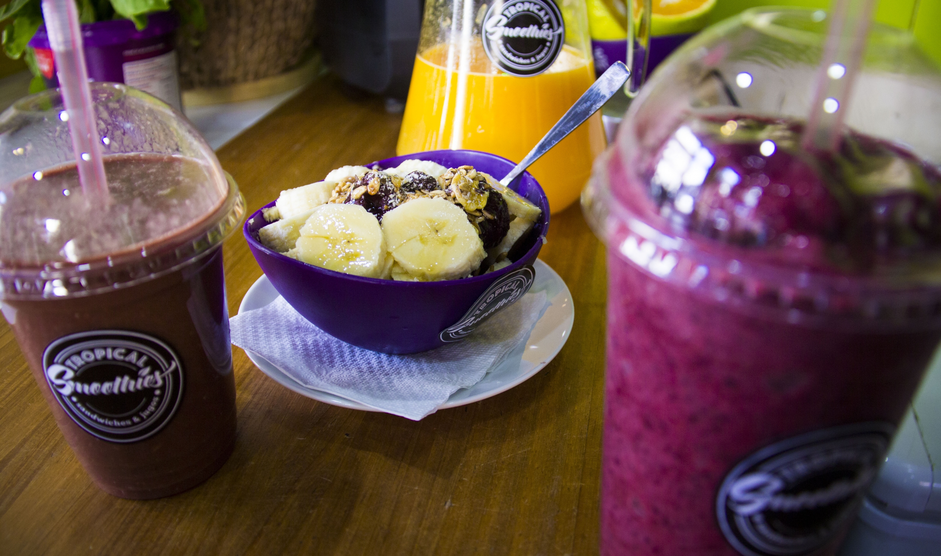 Licuados y desayuno de Acai en Tropical Smoothies. Foto: Juan Gari.