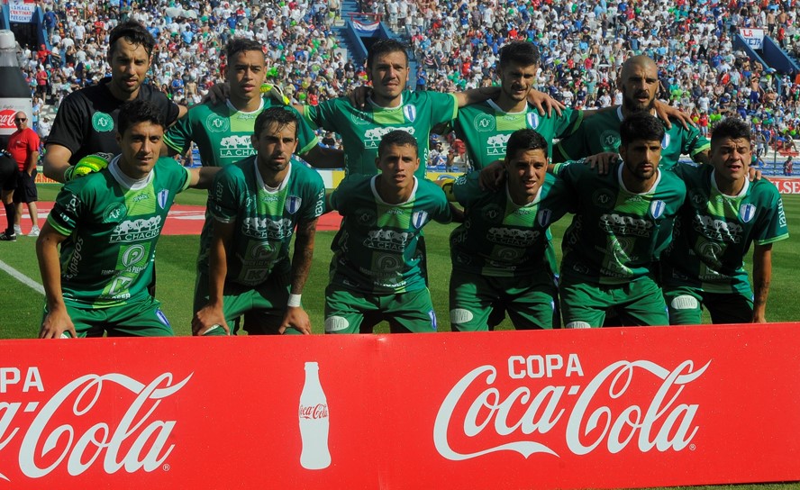 Juventud presentó una camiseta en apoyo a Chapecoense. Foto: Ariel Colmegna