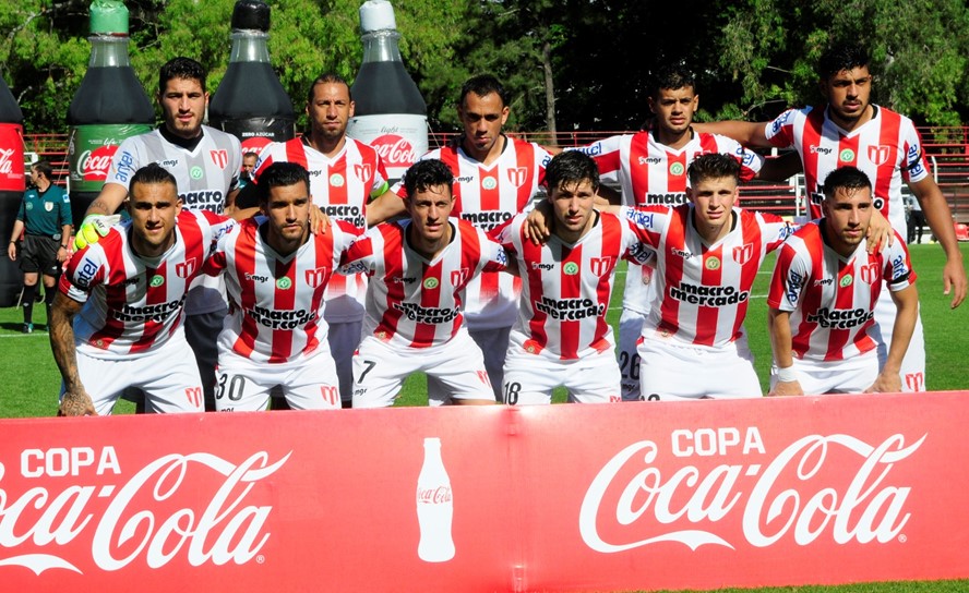 River lució el escudo de Chapecoense en su pecho. Foto: Marcelo Bonjour