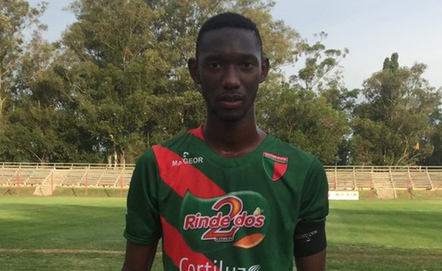 Boston River con brazalete negro en apoyo a Chapecoense. Foto: @CampeonatoAUF