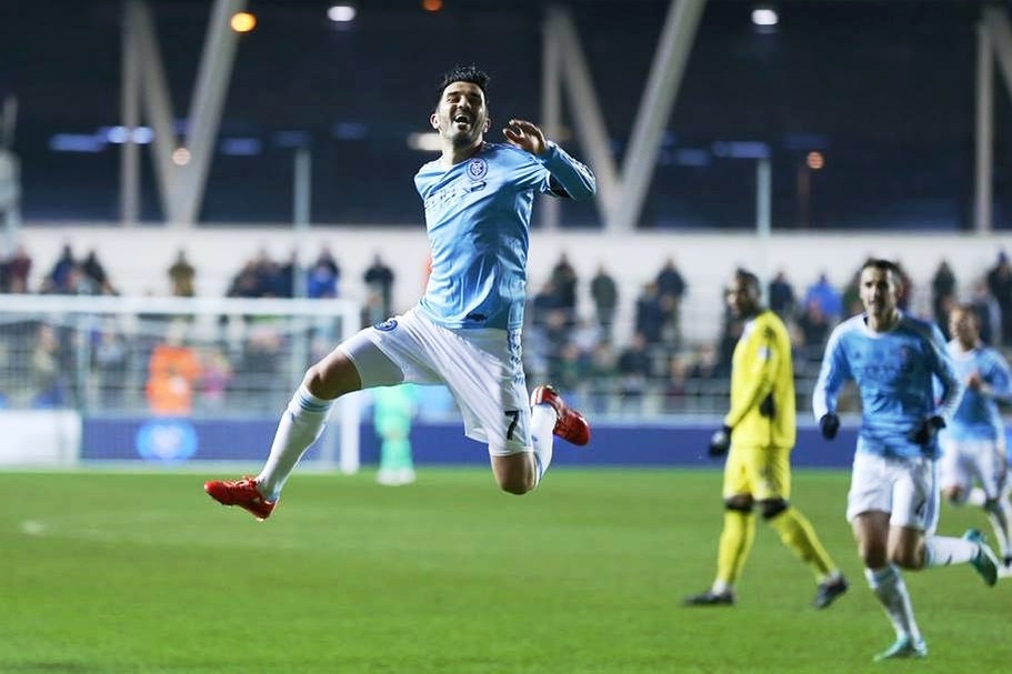 El eterno femenino de una imaginativa pintora