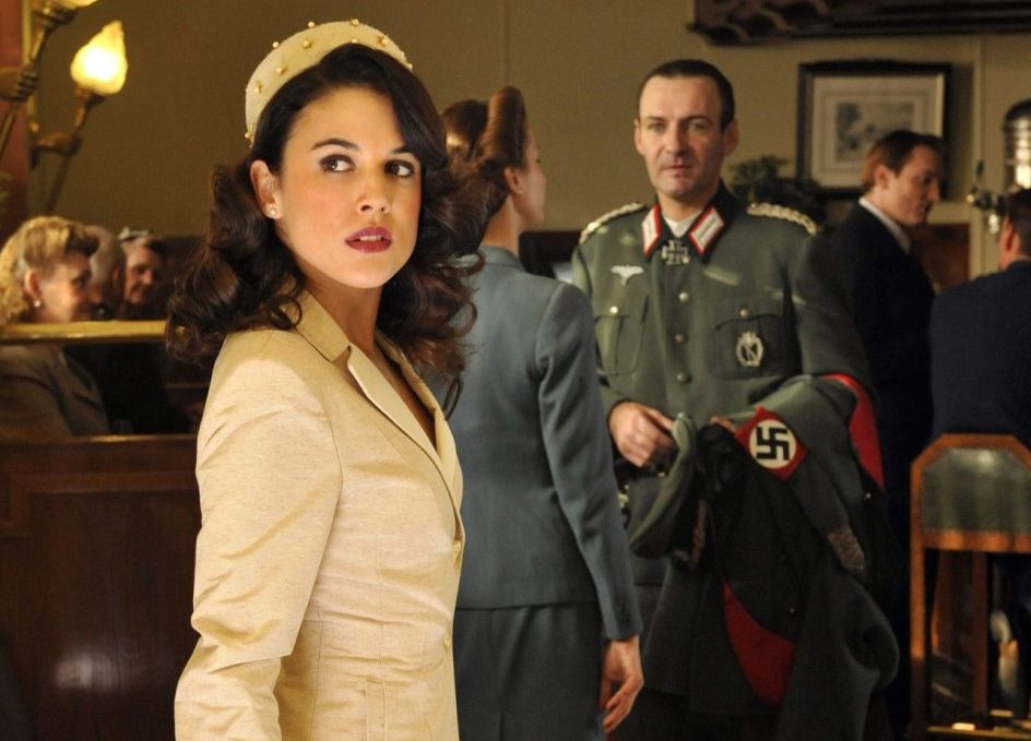 El eterno femenino de una imaginativa pintora