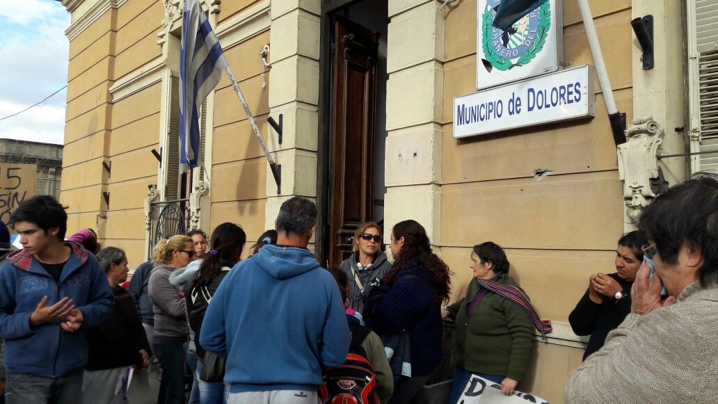 Vecinos de Dolores protestan por falta de ayuda, Foto: Carlos Ávila
