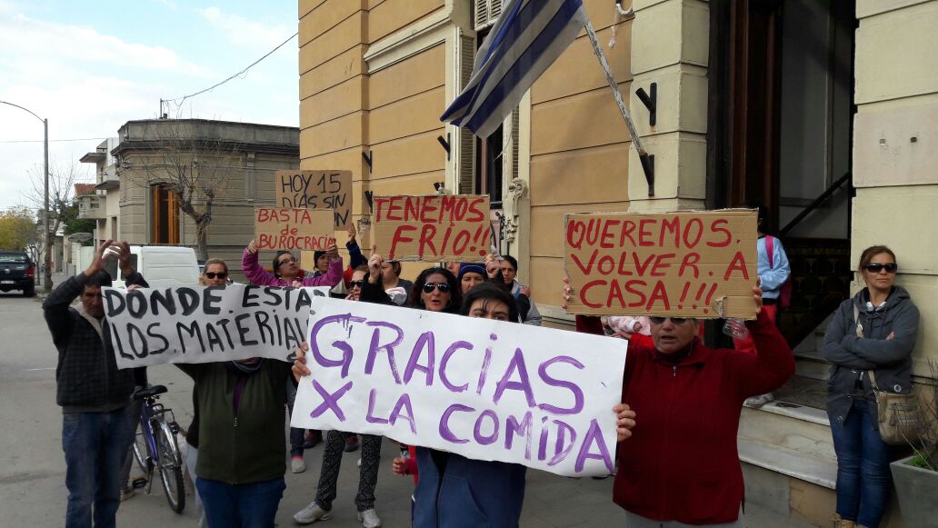 Vecinos de Dolores protestan por falta de ayuda, Foto: Carlos Ávila