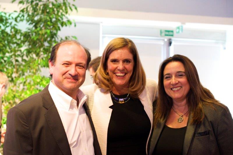 Daniel Dávila, gerente General, Karina Santo (CEO) y Marcela Fernández, gerenta de operaciones de GeneXus Consulting.