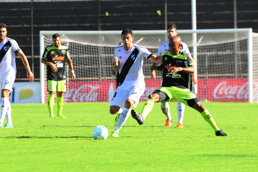 El eterno femenino de una imaginativa pintora