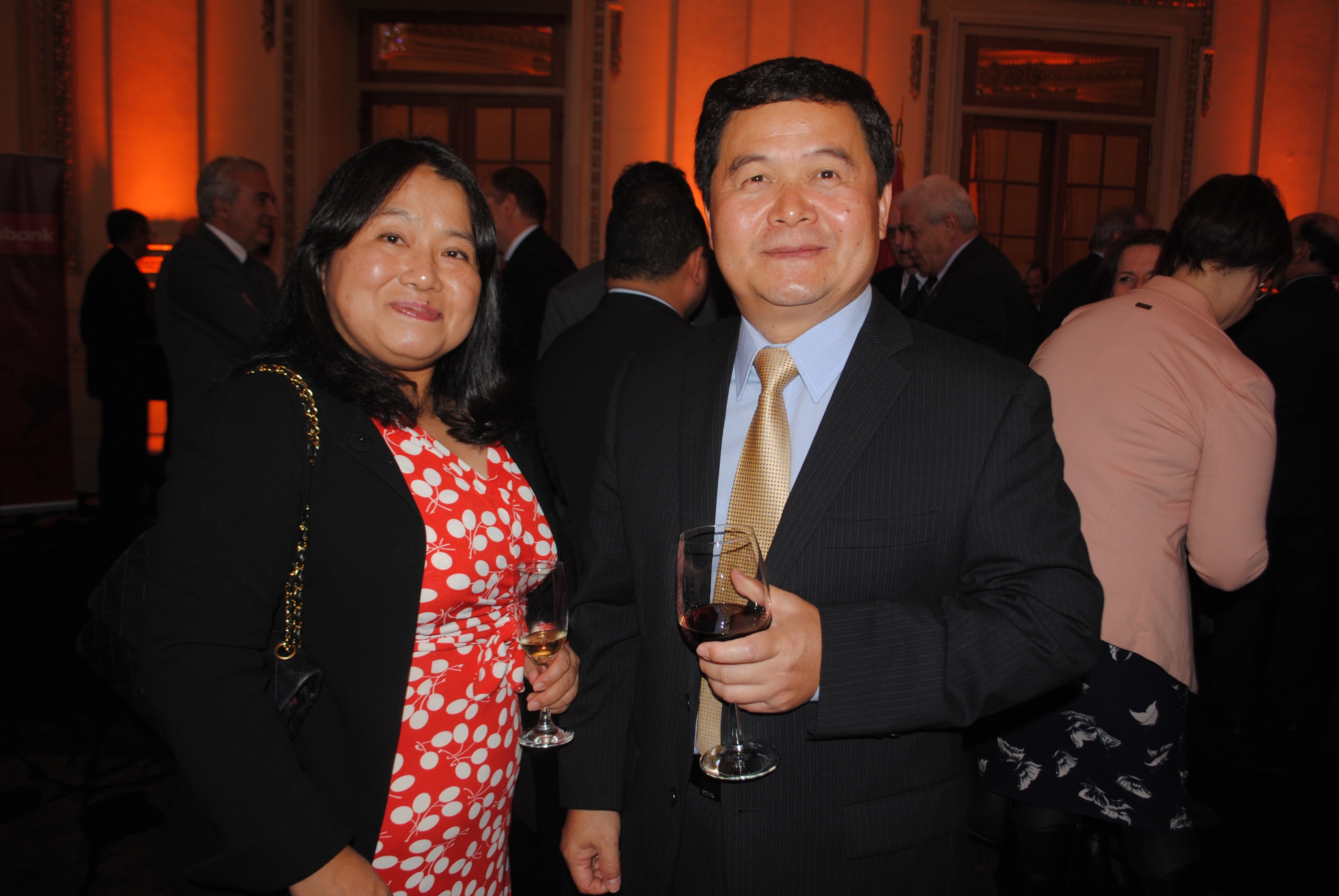 Embajadora de Japón Keiko Tanaka, Embajador de China Dong Xiaojun.