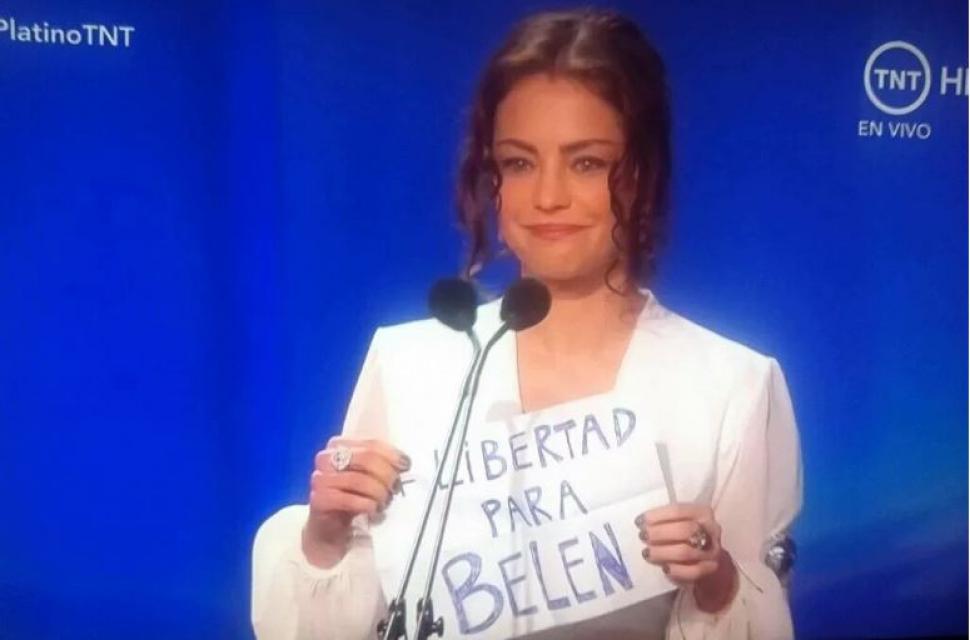 El eterno femenino de una imaginativa pintora