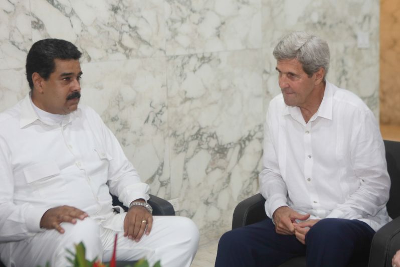 El eterno femenino de una imaginativa pintora