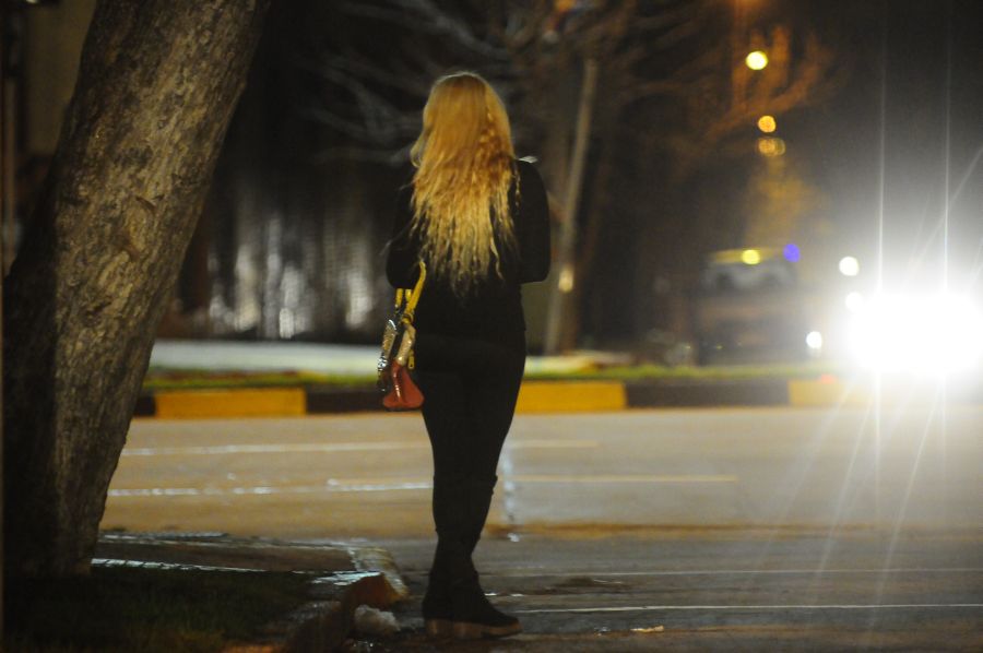 El eterno femenino de una imaginativa pintora