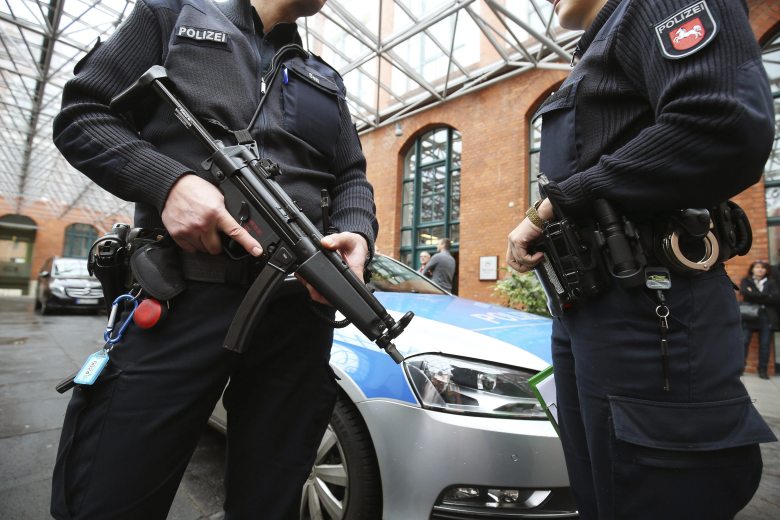 Un comando especial detuvo en Alemania a tres personas relacionadas con los atentados de París. Foto: EFE.