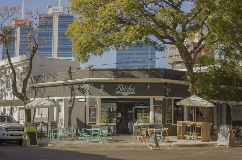 El eterno femenino de una imaginativa pintora