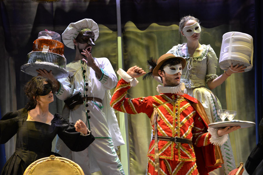 El eterno femenino de una imaginativa pintora