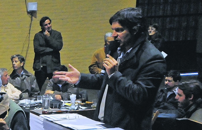 El eterno femenino de una imaginativa pintora