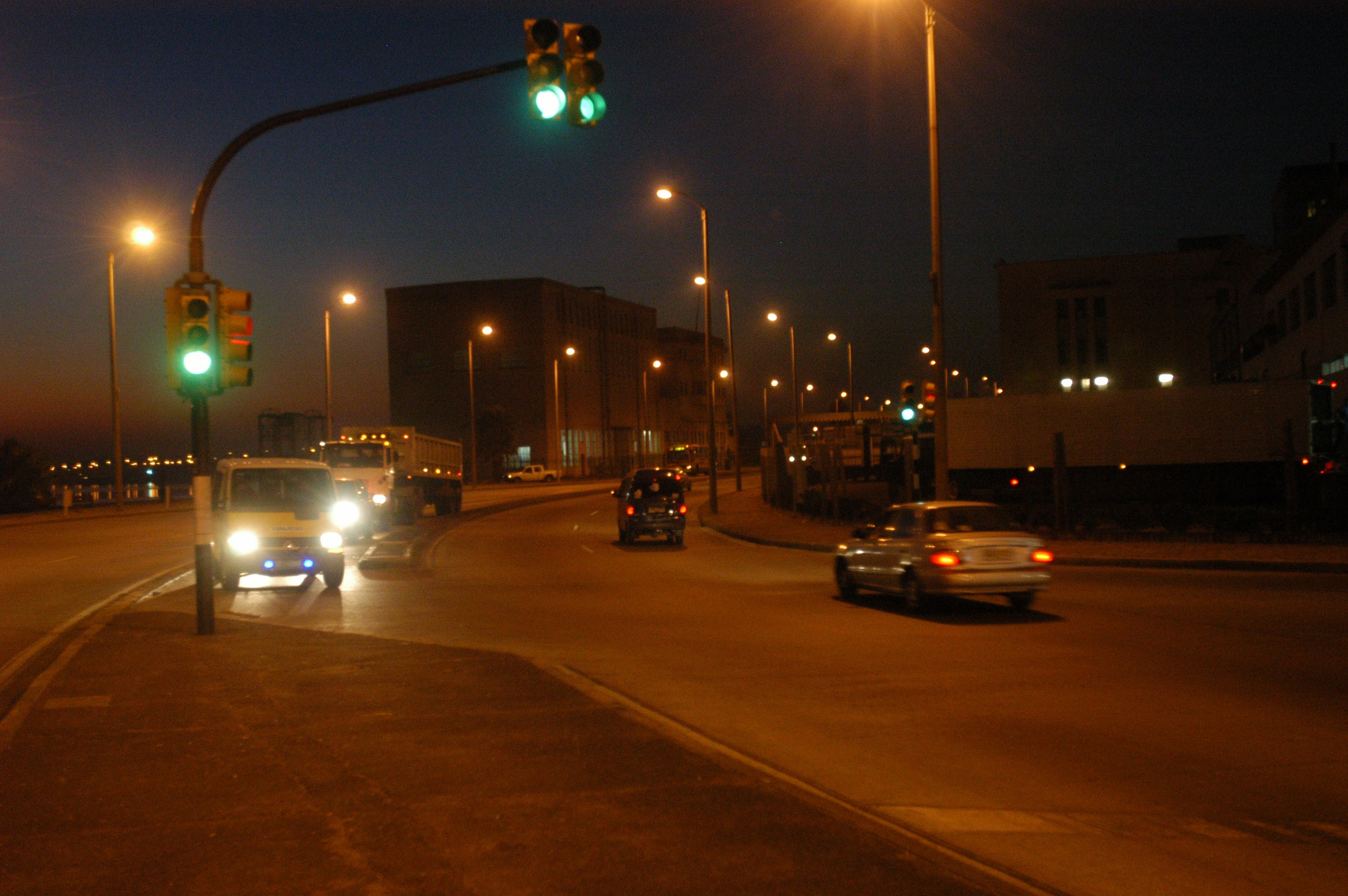 El eterno femenino de una imaginativa pintora