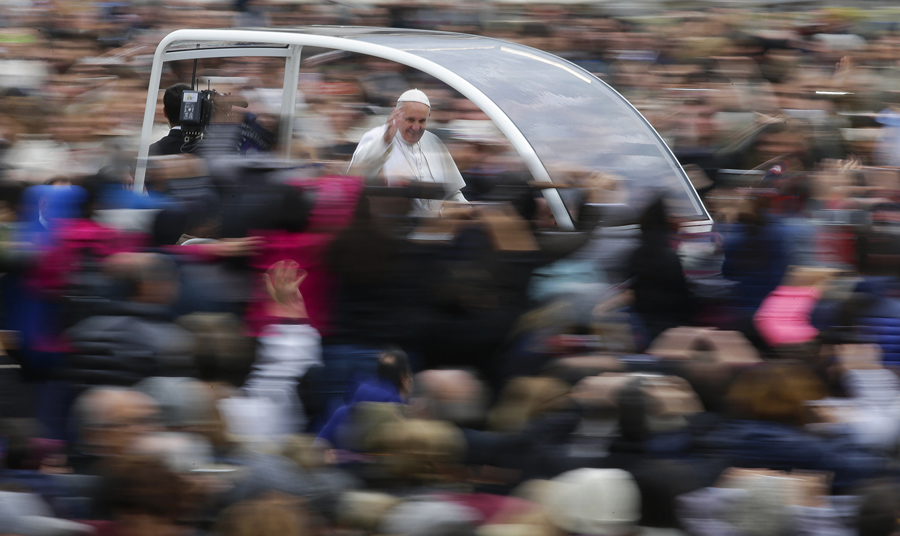 El eterno femenino de una imaginativa pintora
