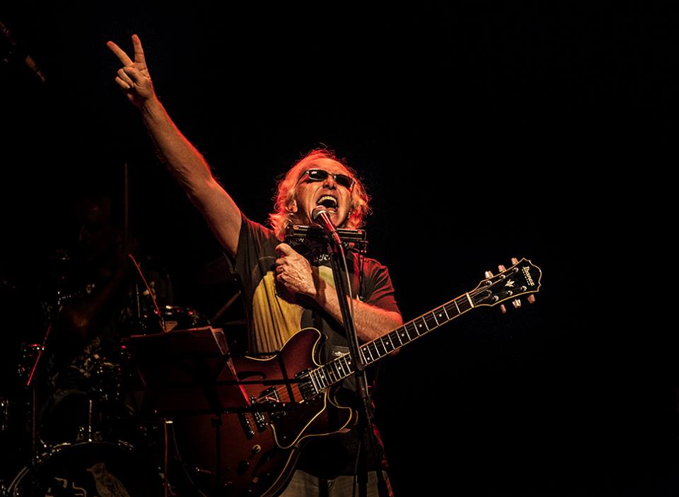 El eterno femenino de una imaginativa pintora