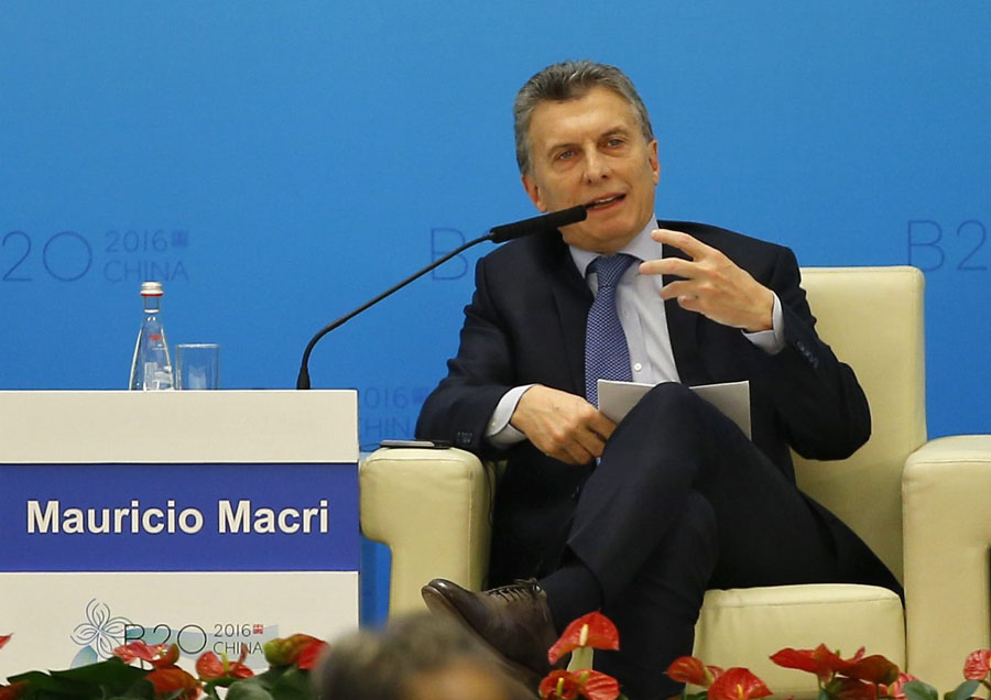 El eterno femenino de una imaginativa pintora