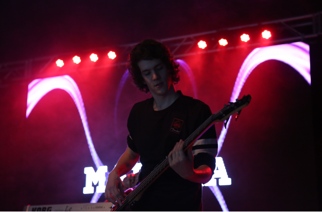 El eterno femenino de una imaginativa pintora