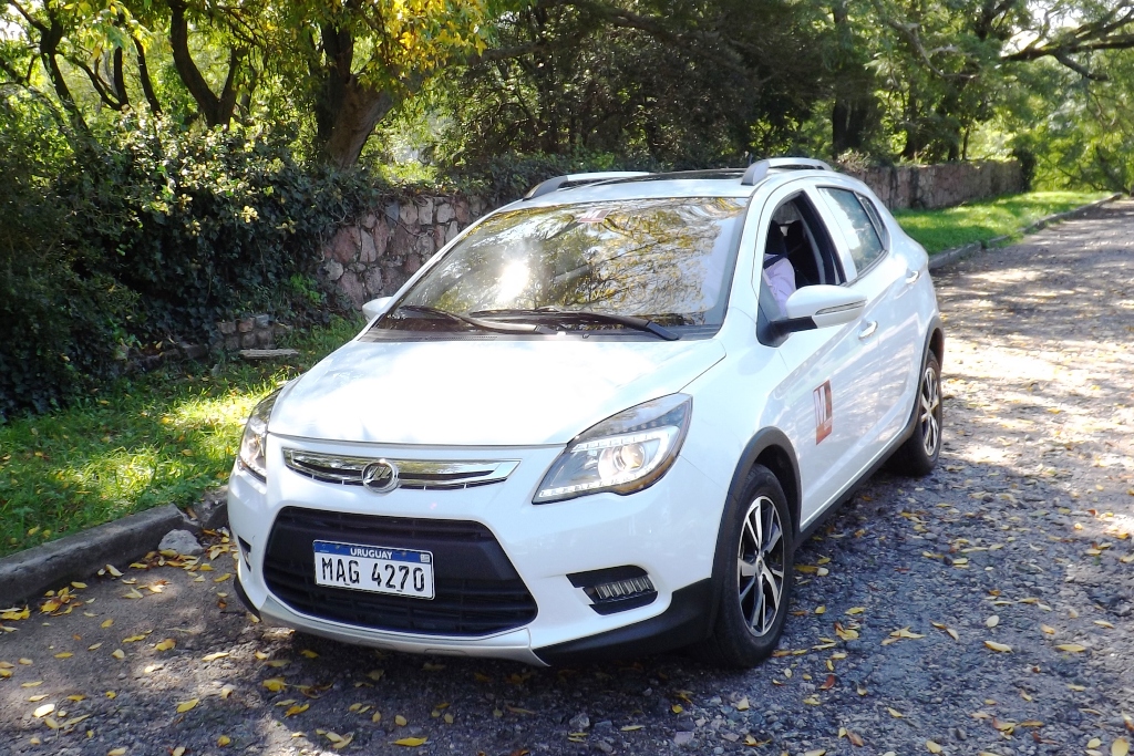 El eterno femenino de una imaginativa pintora