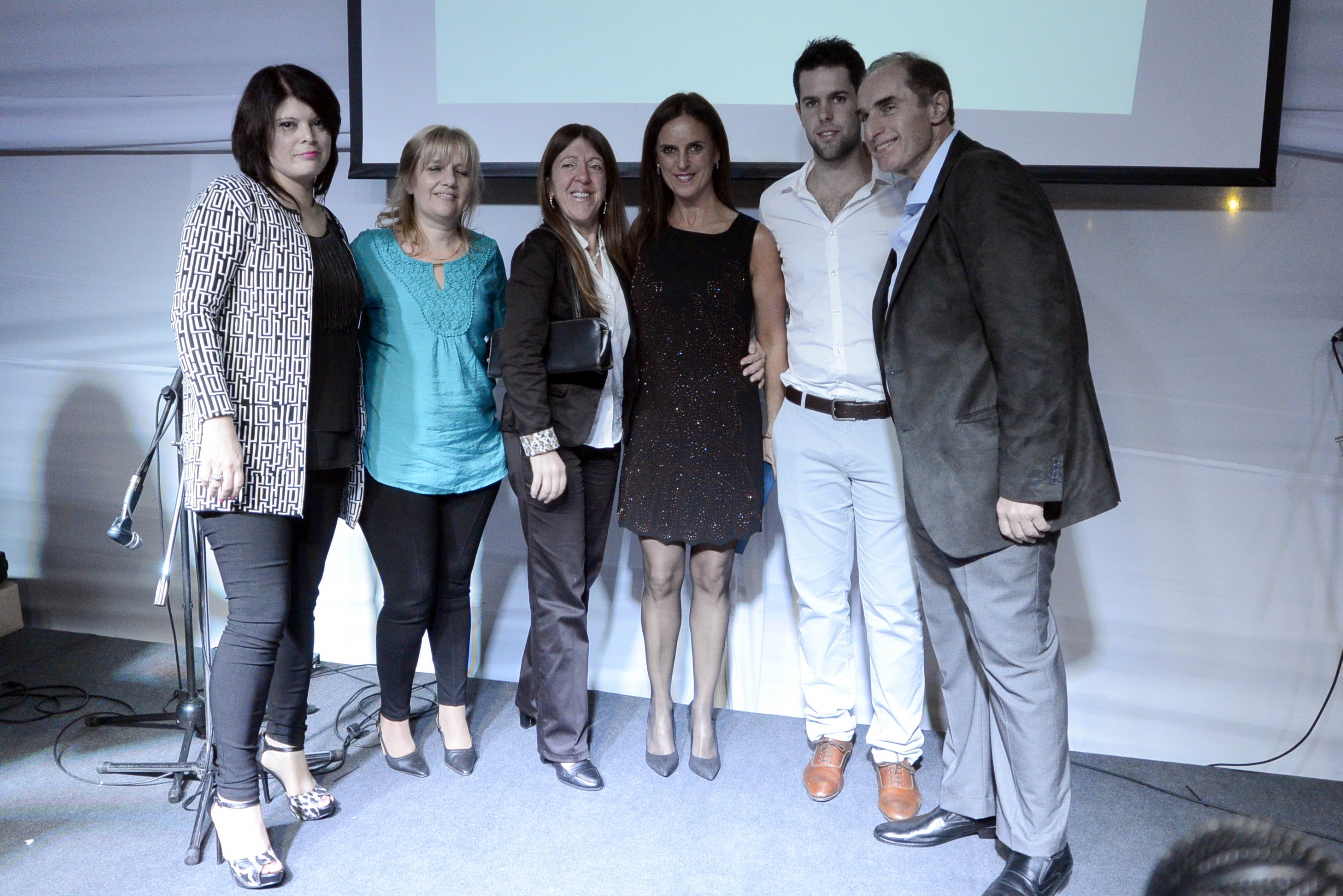 Erika González, Laura Badaracco, Rosana Abreu, Eliana Waintraub, Alan y Daniel Saps. Foto: Ricardo Figueredo.