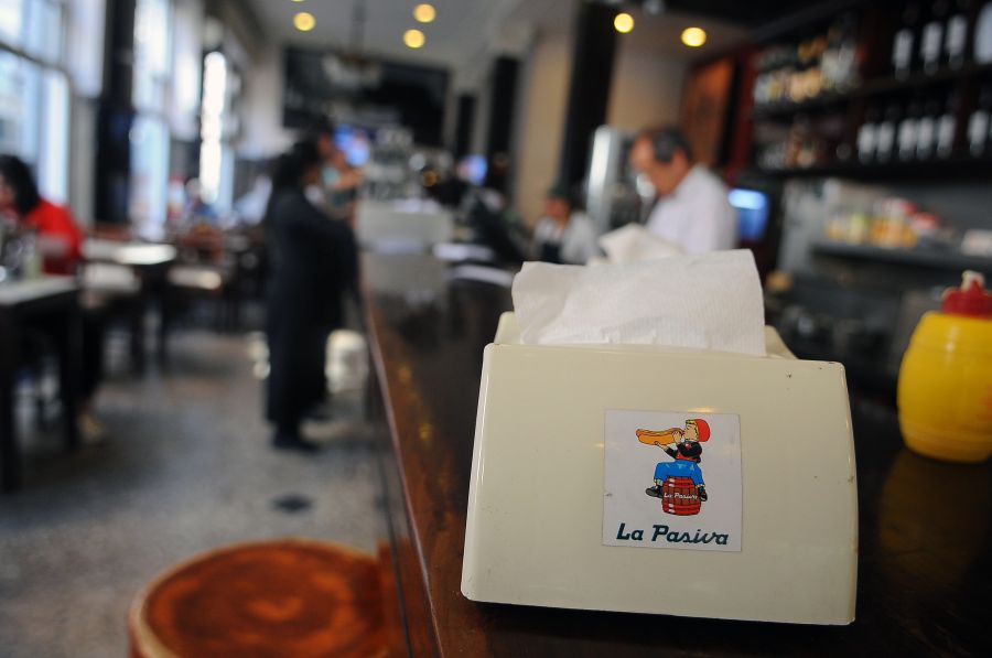 El eterno femenino de una imaginativa pintora