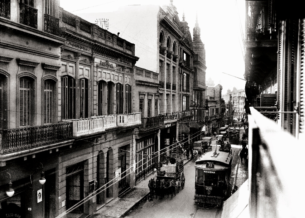 Calle Rincón desde la esquina con Juan Carlos Gómez hacia el este Año 1922. Foto: CDF