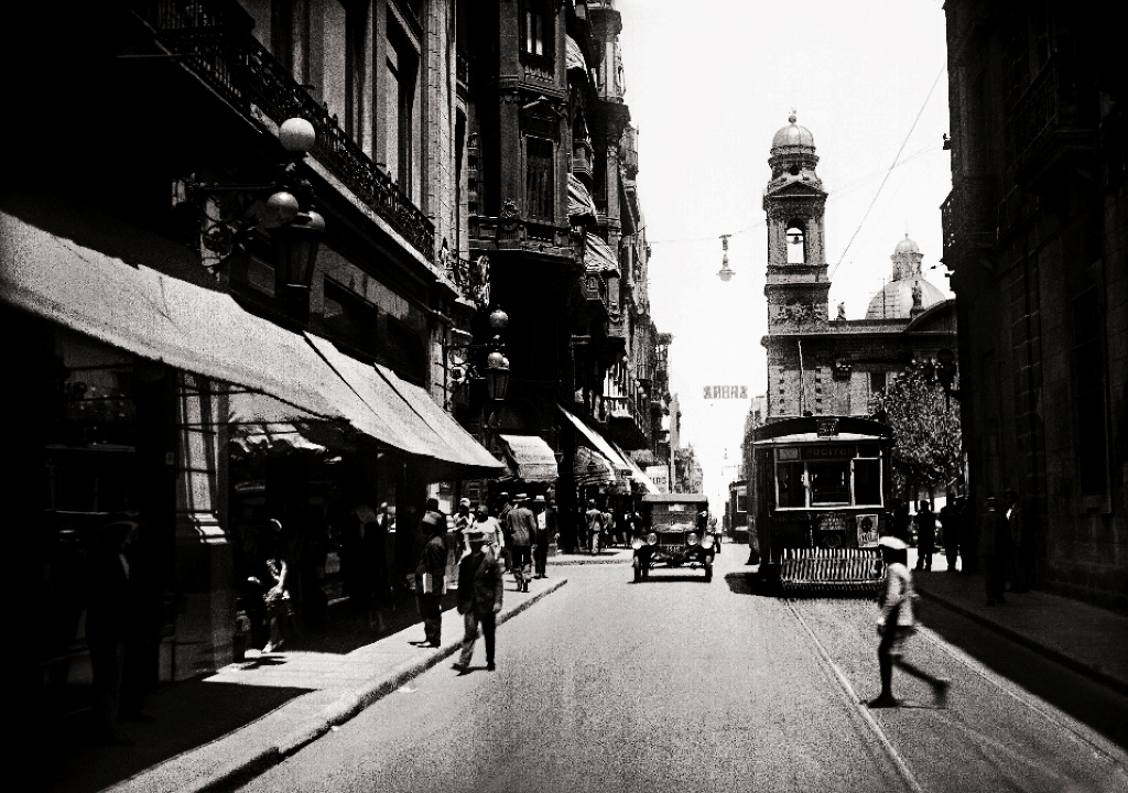 Calle Sarandí desde Bartolomé Mitre hacia el oeste, año 1931. Foto: CDF