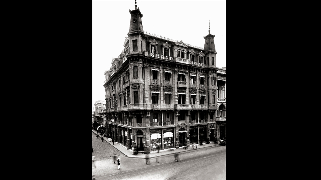 Grand Hotel Lanata, esq suroeste de las calles Sarandí y Juan Carlos Gómez Año 1919. Foto: CDF