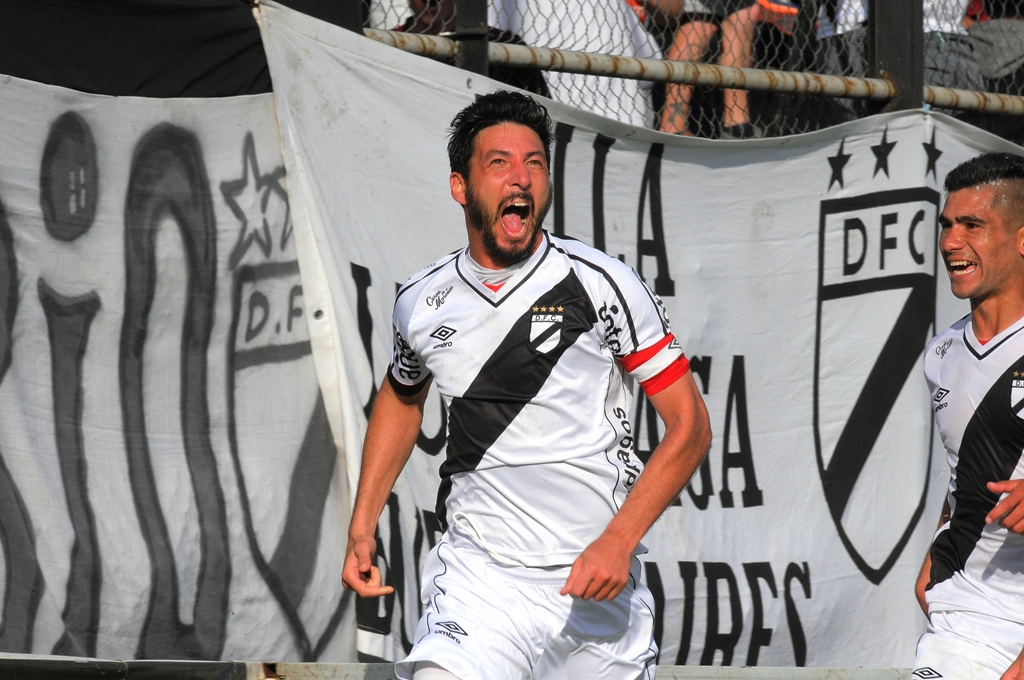 El eterno femenino de una imaginativa pintora