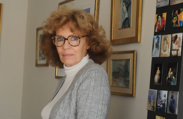 El eterno femenino de una imaginativa pintora