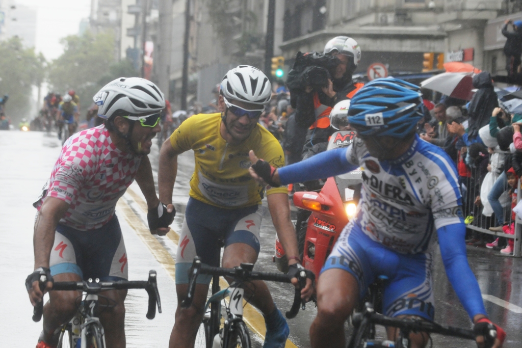 El eterno femenino de una imaginativa pintora