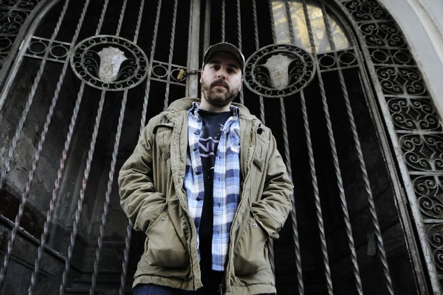 El eterno femenino de una imaginativa pintora