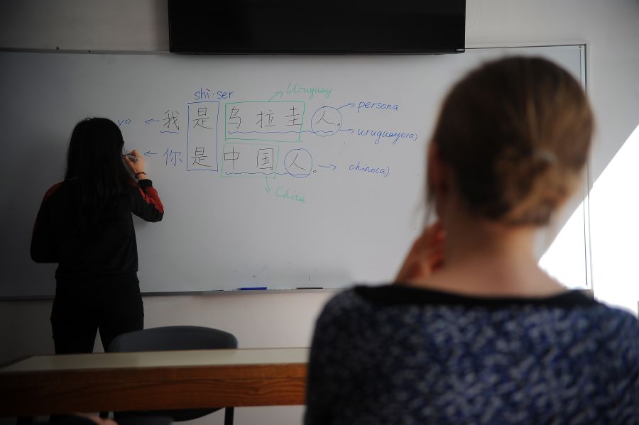 El eterno femenino de una imaginativa pintora