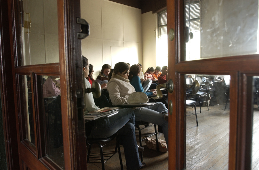 El eterno femenino de una imaginativa pintora