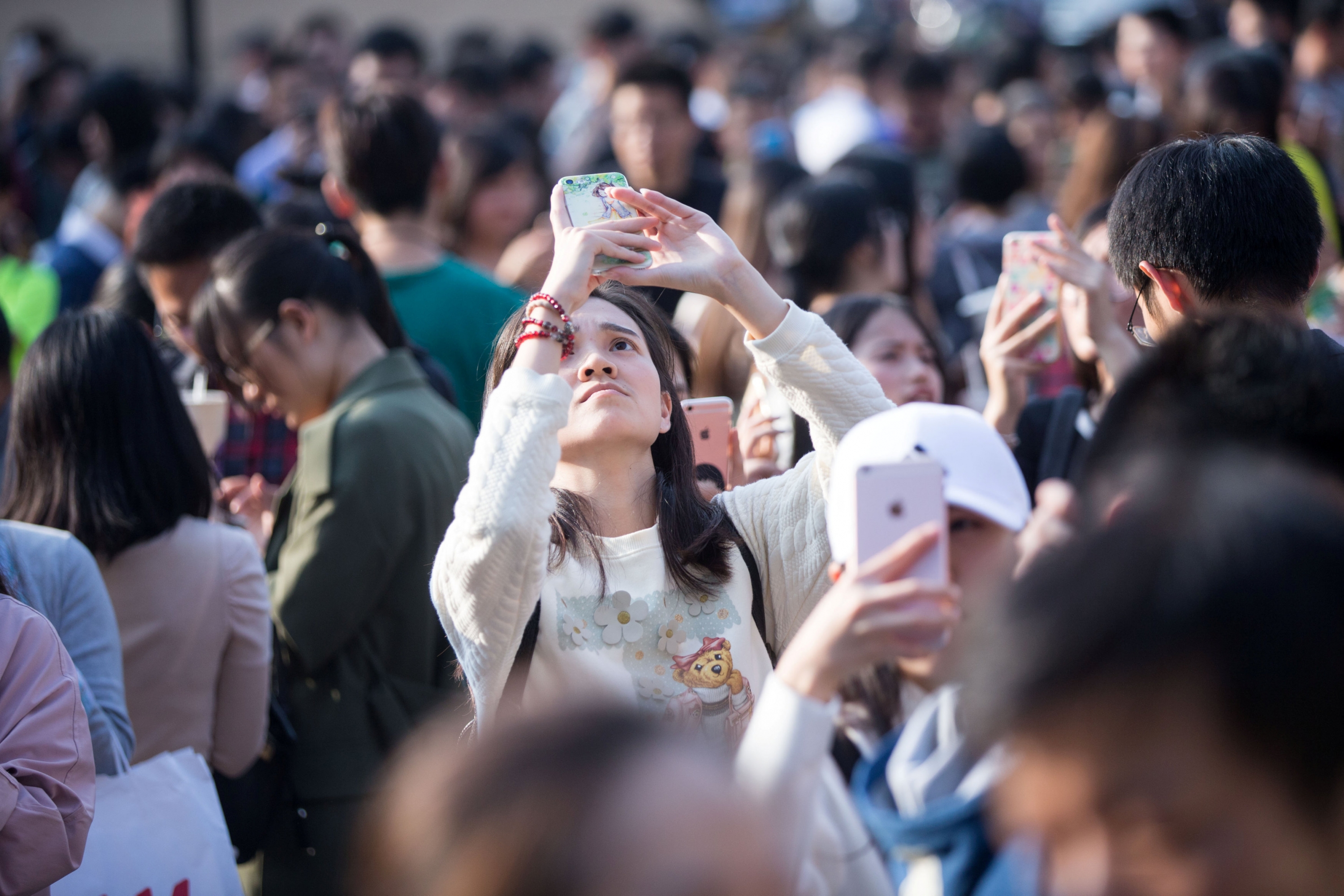 El eterno femenino de una imaginativa pintora