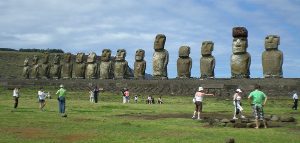 El eterno femenino de una imaginativa pintora