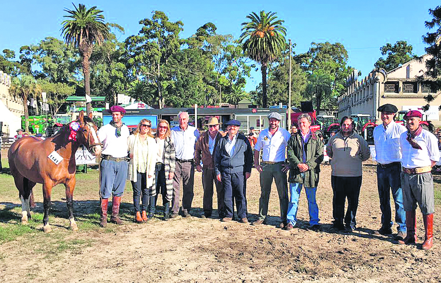 El eterno femenino de una imaginativa pintora