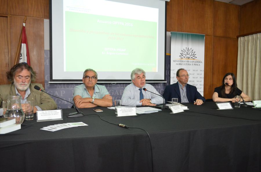 El eterno femenino de una imaginativa pintora