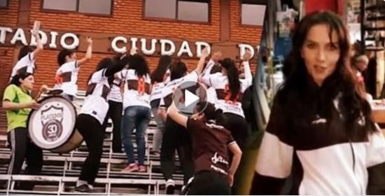 Natalia Oreiro con la campera de Platense (Foto: captura)