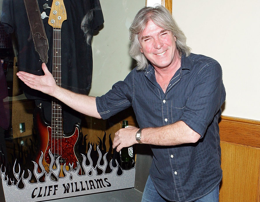 El eterno femenino de una imaginativa pintora