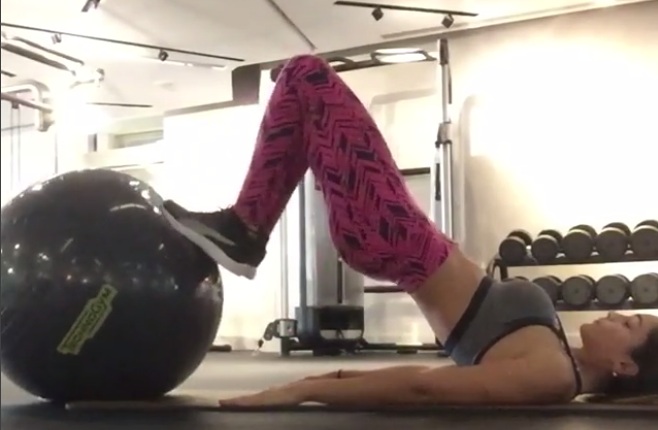 El eterno femenino de una imaginativa pintora