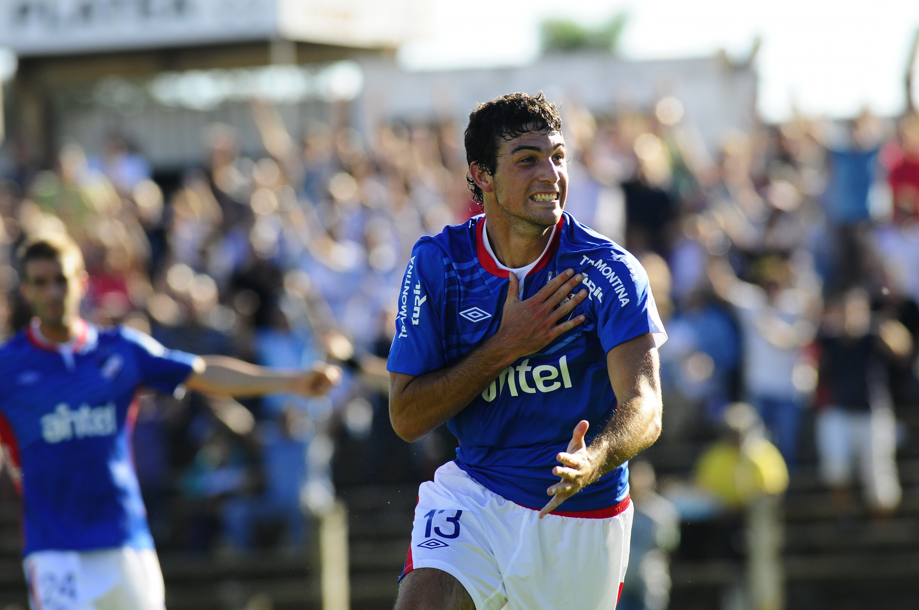 El eterno femenino de una imaginativa pintora