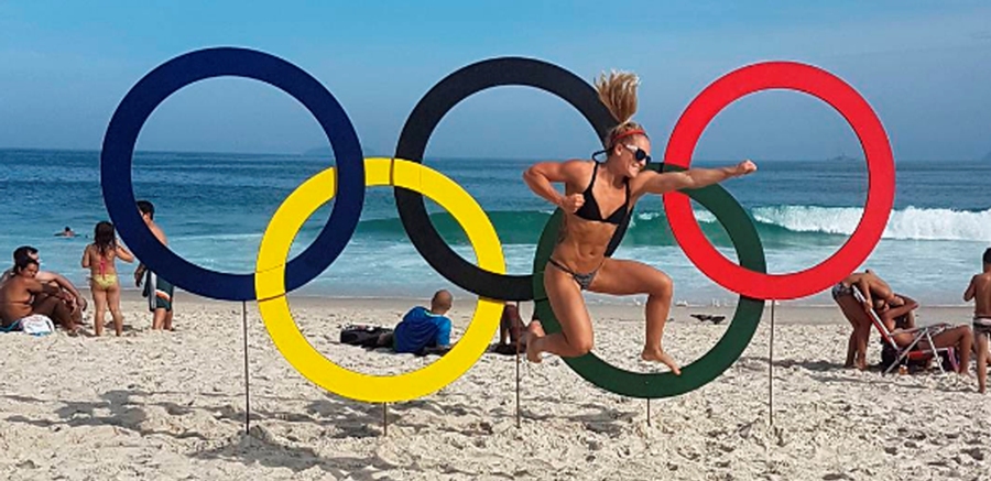 El eterno femenino de una imaginativa pintora