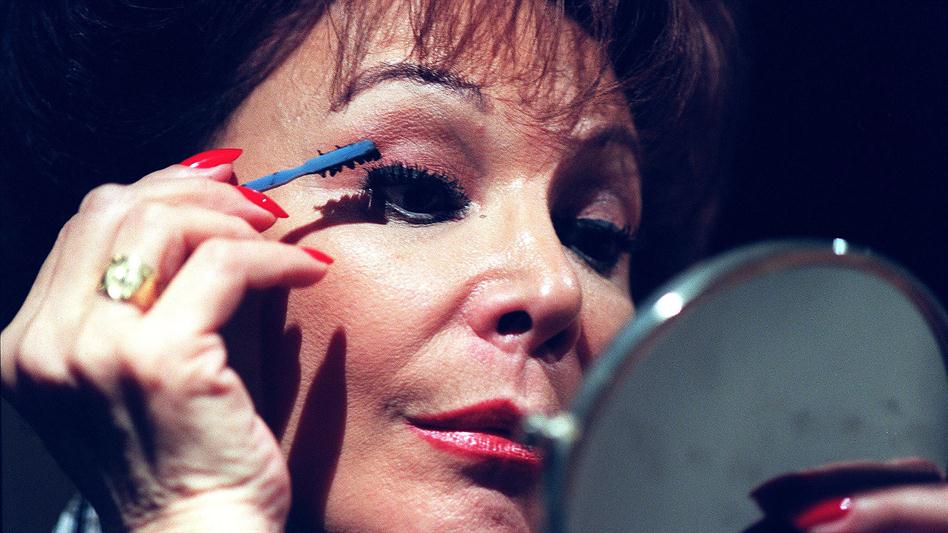 El eterno femenino de una imaginativa pintora