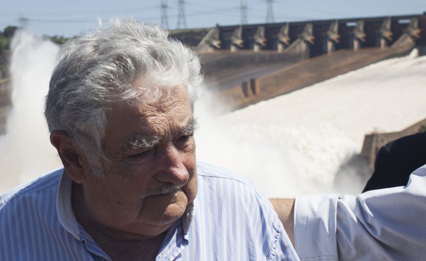 El eterno femenino de una imaginativa pintora