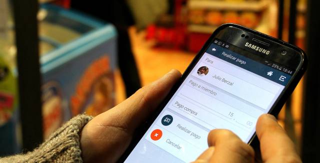 El eterno femenino de una imaginativa pintora